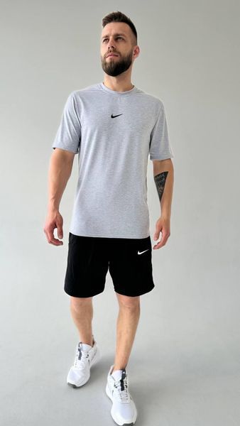 Чоловічий літній комплект Nike сірий меланж з футболкою та чорними шортами 394 фото