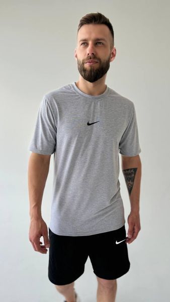 Чоловічий літній комплект Nike сірий меланж з футболкою та чорними шортами 394 фото