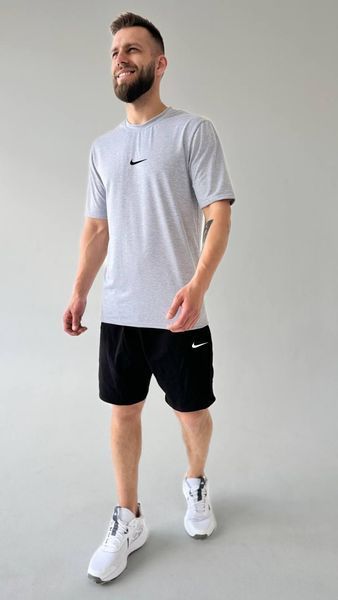 Чоловічий літній комплект Nike сірий меланж з футболкою та чорними шортами 394 фото