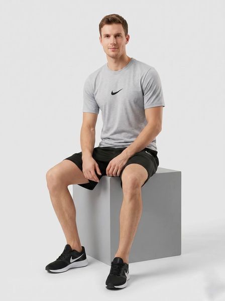 Чоловічий літній комплект Nike сірий меланж з футболкою та чорними шортами 394 фото