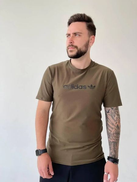 Чоловіча бавовняна футболка Adidas хакі літня з вишитим логотипом та округлим вирізом колір мілітарі 269 фото